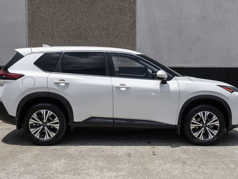Used 2023 Nissan Rogue SV FWD image 6