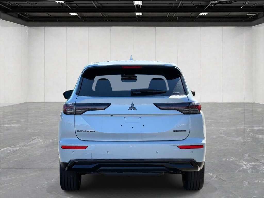 New 2026 Mitsubishi Outlander LE AWD/4WD image 5