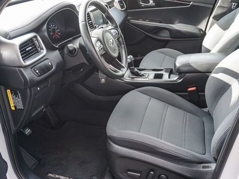 Used 2017 Kia Sorento AWD w/ LX Convenience Package image 18
