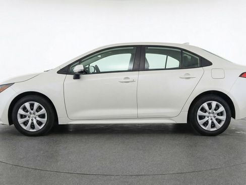 Used 2025 Toyota Corolla LE image 5