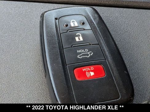 Used 2022 Toyota Highlander XLE AWD/4WD image 30