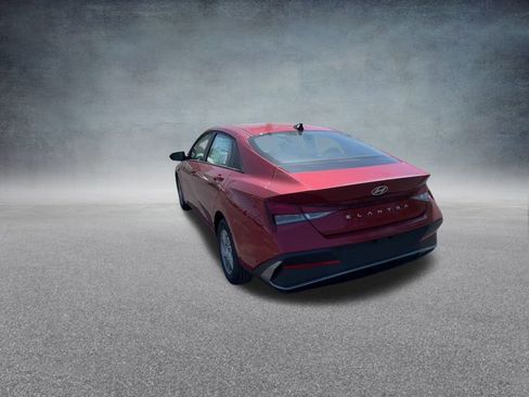 Certified 2025 Hyundai Elantra SE image 19