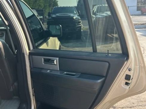 Used 2017 Ford Expedition XLT w/ Equipment Group 201A AWD/4WD image 24