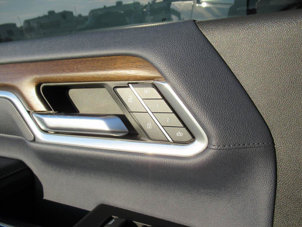 Used 2024 Chevrolet Silverado 2500 High Country w/ Technology Package AWD/4WD image 31