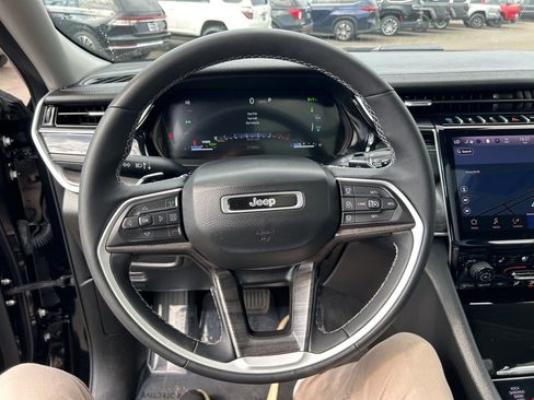 Used 2023 Jeep Grand Cherokee 4xe w/ Luxury Tech Group II image 17