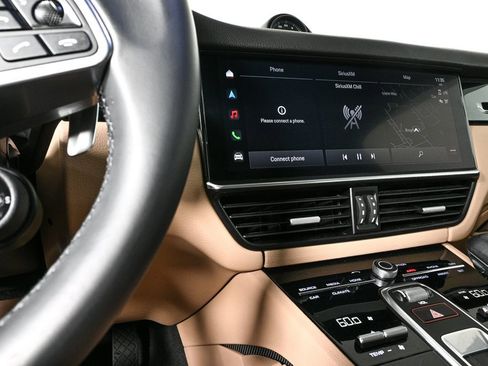 Used 2023 Porsche Cayenne Coupe w/ Premium Package image 13