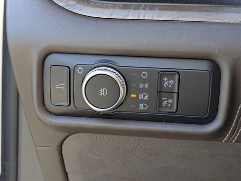 Used 2020 Ford Explorer Platinum w/ Premium Technology Package image 13