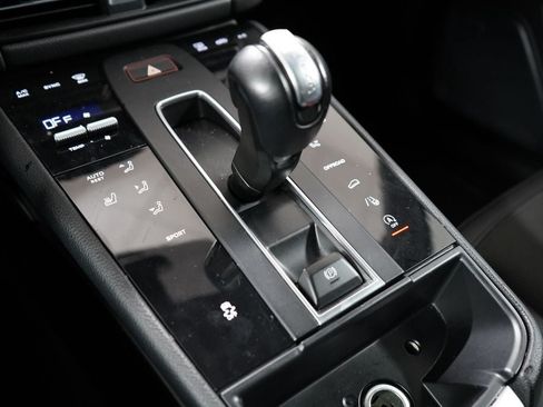 Used 2023 Porsche Macan AWD/4WD image 19