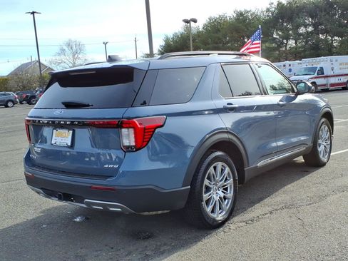 Used 2025 Ford Explorer Active w/ Active Comfort Package image 6