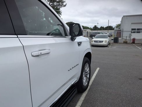 Certified 2024 GMC Yukon SLT w/ SLT Luxury Package AWD/4WD image 11
