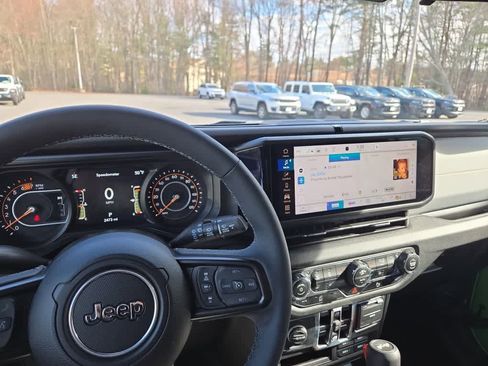 Used 2025 Jeep Wrangler Sport S image 24