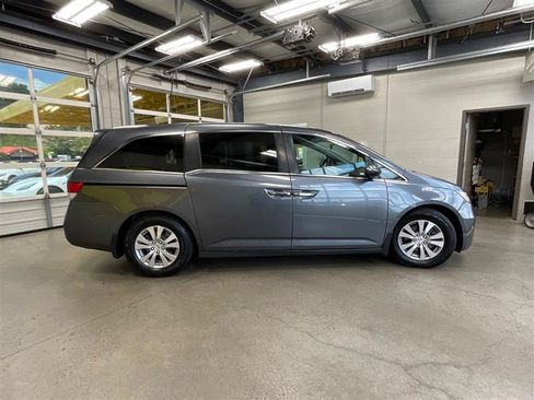 Used 2017 Honda Odyssey SE image 6