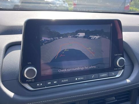 Used 2025 Nissan Rogue S FWD image 23