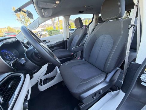 Used 2022 Chrysler Voyager LX FWD image 19