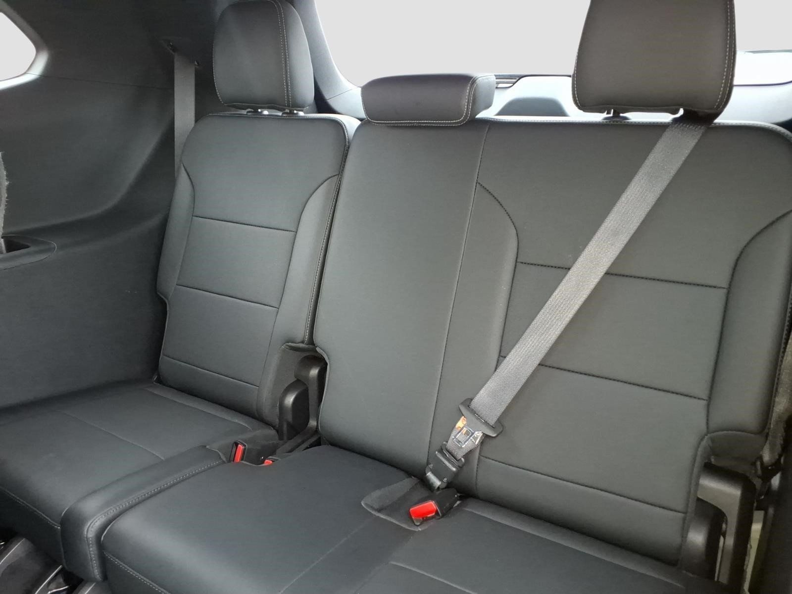 Used 2025 Buick Enclave Preferred AWD/4WD image 15