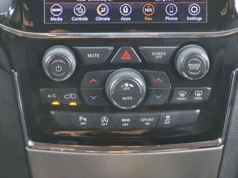 Used 2020 Jeep Grand Cherokee Altitude image 14