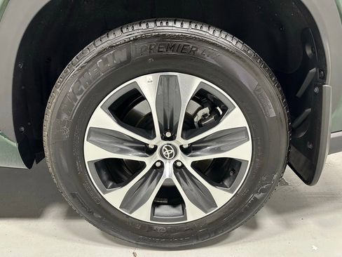 Used 2025 Toyota Highlander XLE image 73