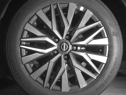 Used 2025 Nissan Altima 2.5 SV FWD image 14