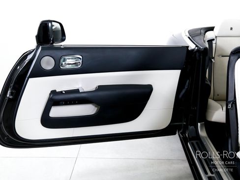 Certified 2017 Rolls-Royce Dawn RWD image 22