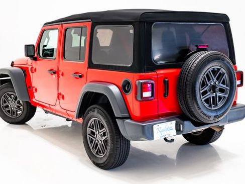 Used 2024 Jeep Wrangler Unlimited Sport AWD/4WD image 31