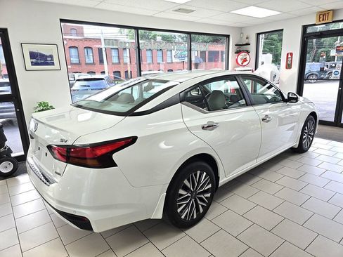 Used 2023 Nissan Altima 2.5 SV AWD/4WD image 12