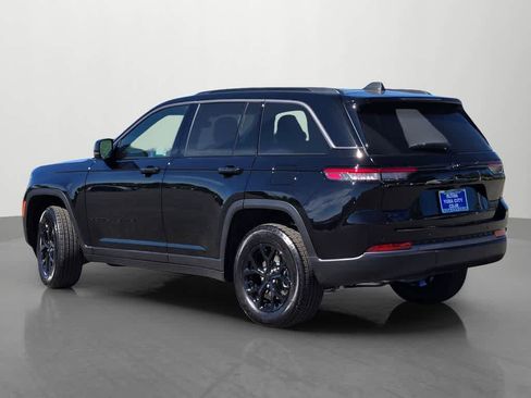 New 2026 Jeep Grand Cherokee Altitude image 4