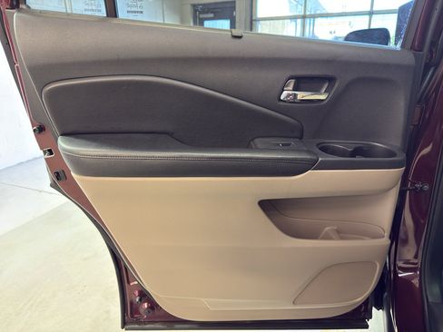 Used 2016 Honda Pilot Touring image 29