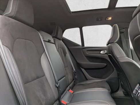 Used 2021 Volvo XC40 T5 R-Design w/ Climate Package image 21