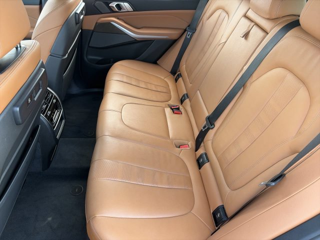 Used 2022 BMW X5 M50i AWD/4WD image 17