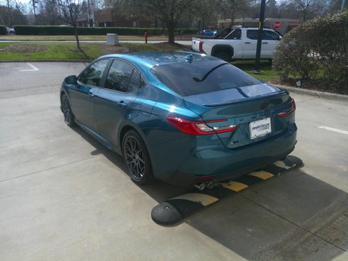 Used 2025 Toyota Camry SE w/ Convenience Package image 12