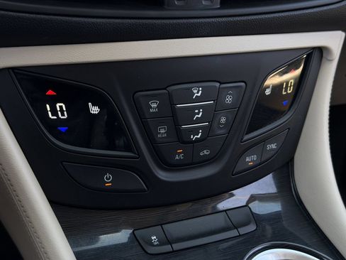 Used 2017 Buick Envision Essence FWD image 19