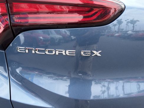 Used 2024 Buick Encore GX Sport Touring FWD image 38