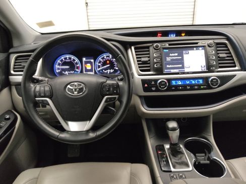Used 2019 Toyota Highlander XLE image 22
