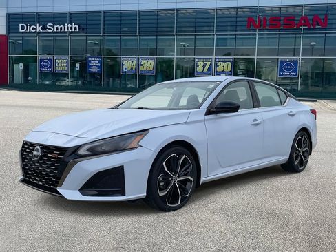 Used 2023 Nissan Altima 2.5 SR image 3