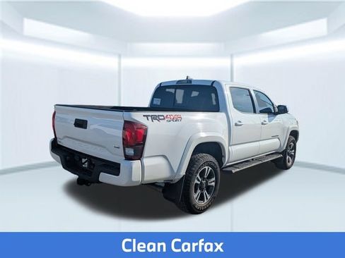 Used 2018 Toyota Tacoma TRD Sport AWD/4WD image 2