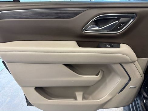 Used 2023 GMC Yukon XL SLT w/ SLT Premium Package image 25