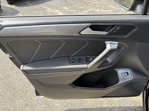 Used 2024 Volkswagen Tiguan SE R-Line image 11