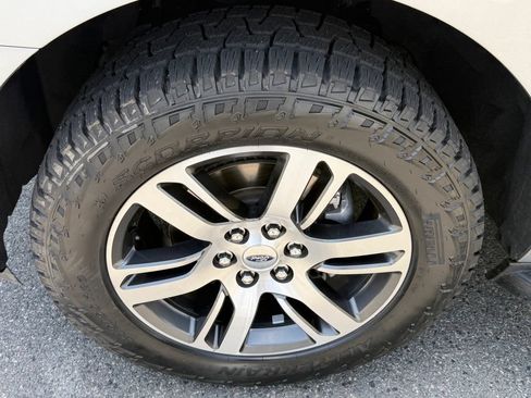 Used 2024 Ford Expedition Limited AWD/4WD image 11