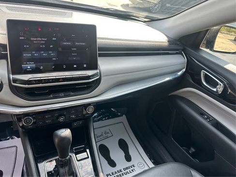 Used 2022 Jeep Compass Limited image 23