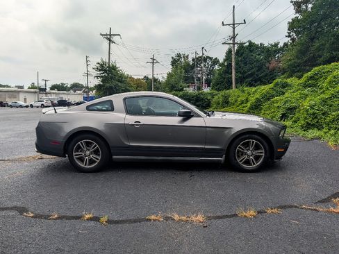 Used 2010 Ford Mustang Premium RWD image 4