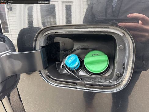 Used 2022 GMC Sierra 2500 Denali w/ Denali Black Diamond Edition image 10