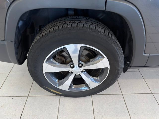 Used 2019 Jeep Cherokee Limited AWD/4WD image 39
