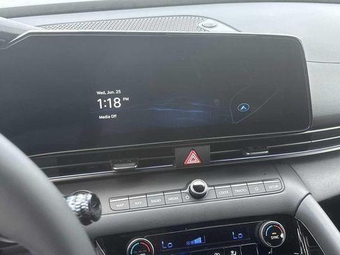 New 2025 Hyundai Elantra SEL FWD image 15