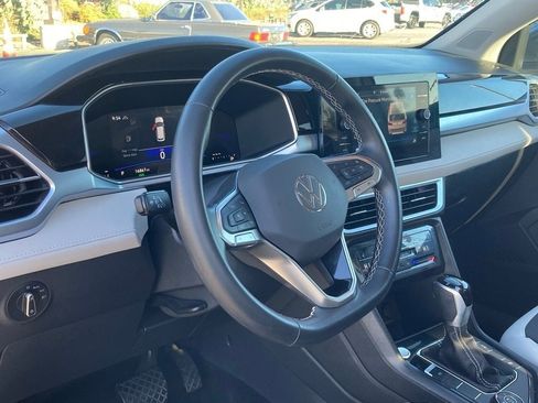 Used 2025 Volkswagen Taos SE image 8