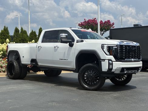 Used 2024 GMC Sierra 3500 Denali w/ Technology Package AWD/4WD image 2