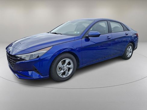 Certified 2023 Hyundai Elantra SE image 5