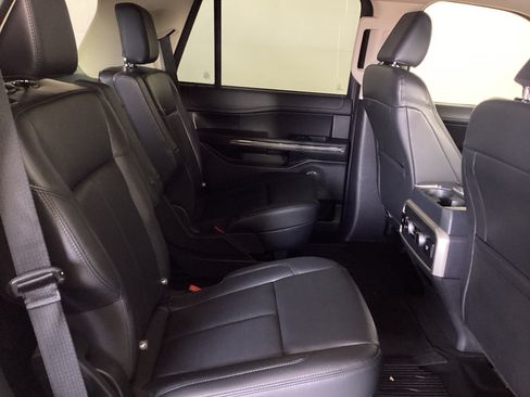 Used 2024 Ford Expedition XLT AWD/4WD image 12
