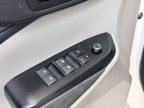 Used 2019 Toyota Highlander LE w/ Protection Package #3 AWD/4WD image 11
