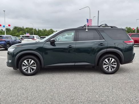 Used 2023 Nissan Pathfinder SL AWD/4WD image 5