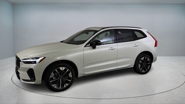 Used 2026 Volvo XC60 B5 Plus w/ Protection Package Premier AWD/4WD image 3